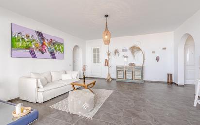 Sala d'estar de Apartament en venda en Granadilla de Abona amb Jardí privat i Terrassa