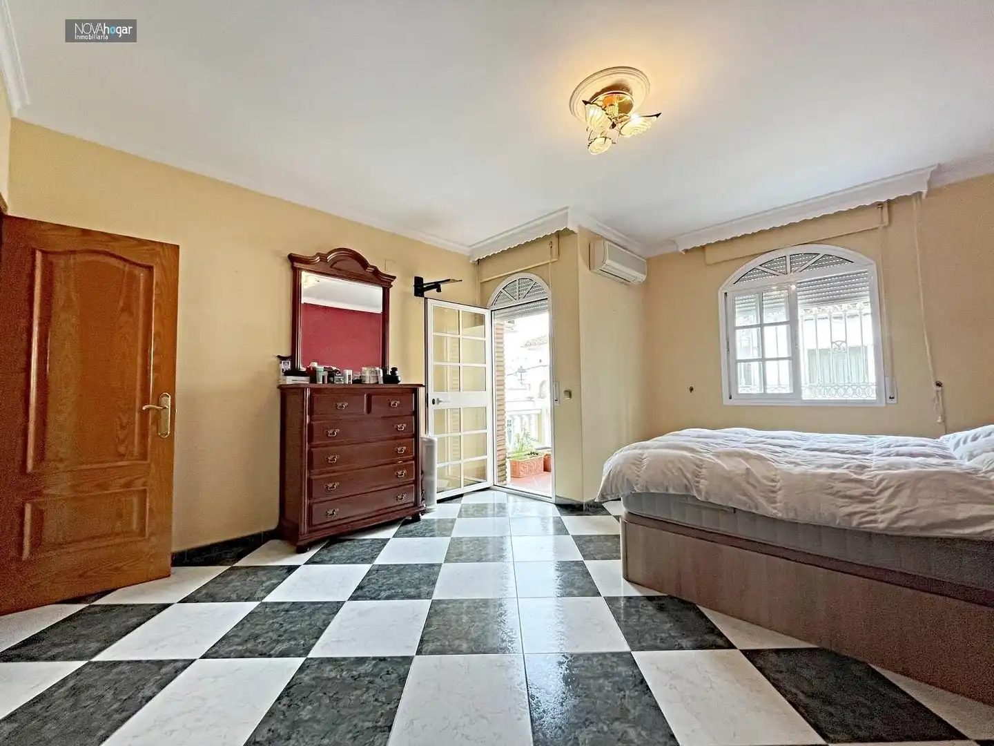 Bedroom of Houses for sale in Málaga  with Air Conditioner, Terrace and Furnished