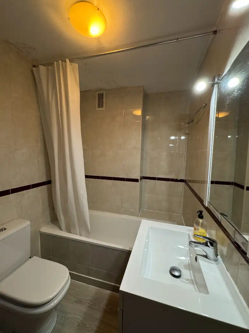 Bathroom of Flat for sale in Salamanca  with Air Conditioner, Heating and Parquet flooring