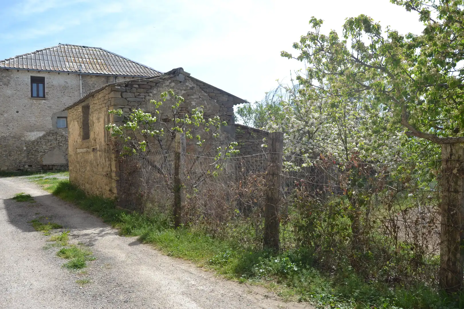 Country homes for sale in Sabiñánigo  with Private garden