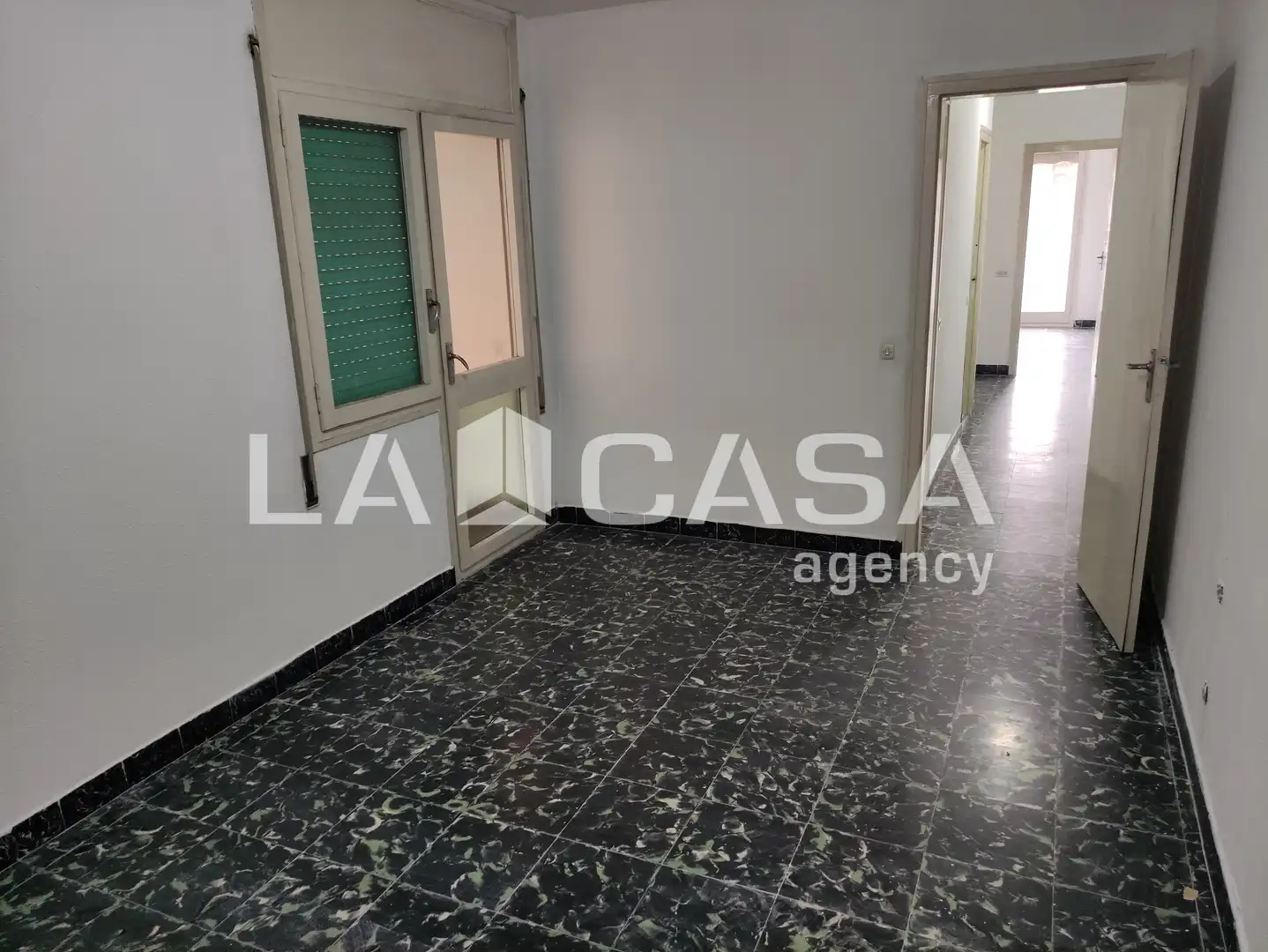 Piso en venta en Santa Coloma de Gramenet con Balcón