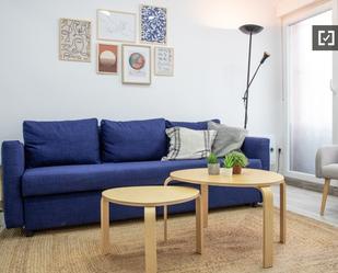 Living room of Flat to rent in  Madrid Capital  with Air Conditioner, Heating and Furnished