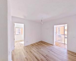Dormitori de Apartament de lloguer en  Madrid Capital amb Forn i Es permeten mascotes
