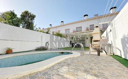 Exterior view of Single-family semi-detached for sale in Castelldefels  with Air Conditioner, Heating and Private garden