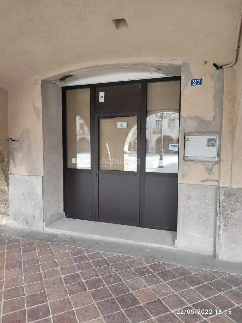 Locale commerciale in affitto a Plaça de la Vila 27