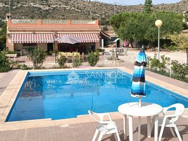 Detached house with pool for sale in Pedanías Oeste