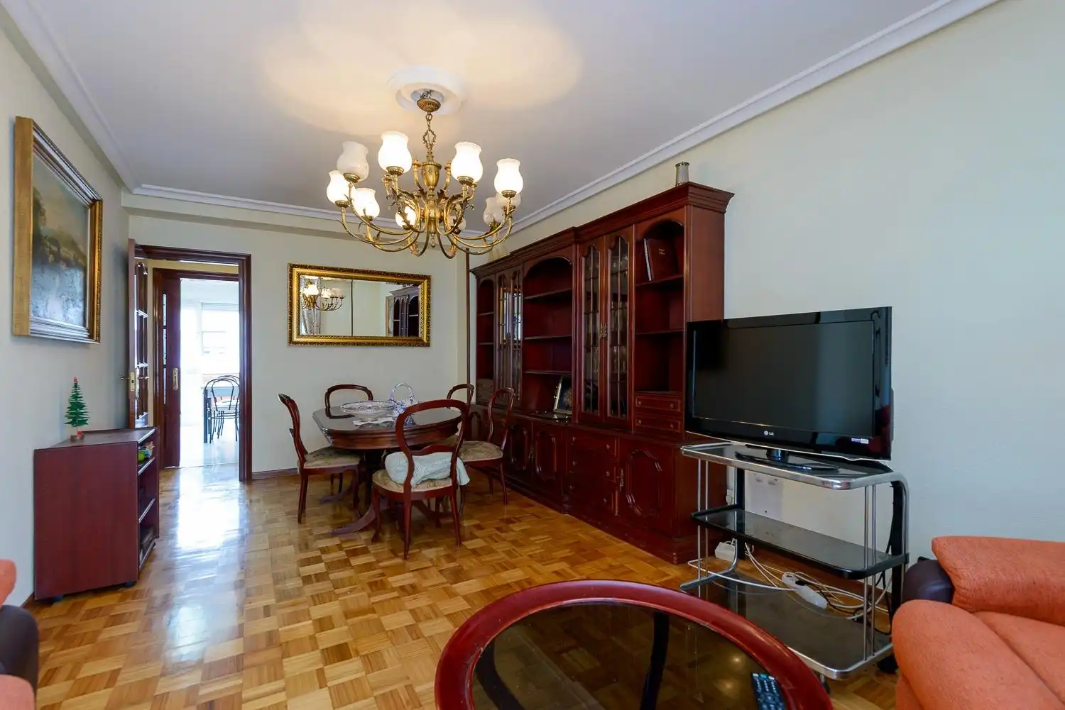 Sala de estar de Piso en venta en Oviedo  con Calefacción, Amueblado y Balcón