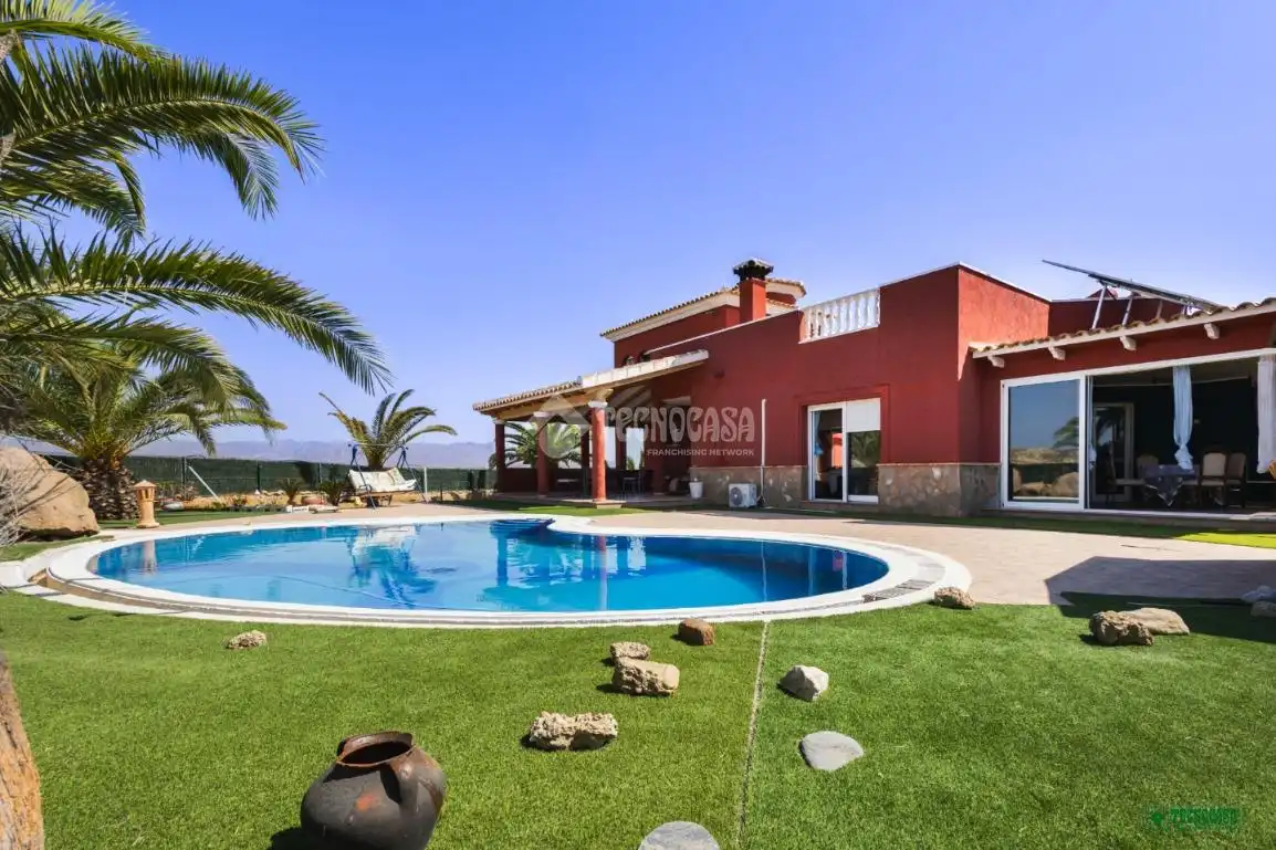 Landhaus mit Pool zum Verkauf in Las Cunas - La Algarrobina