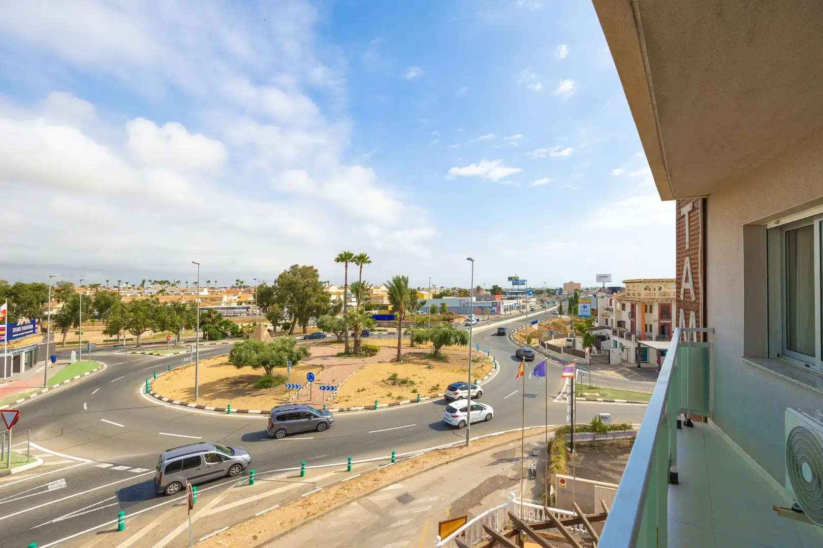 Vista exterior de Piso en venta en Orihuela con Aire acondicionado, Amueblado y Piscina comunitaria