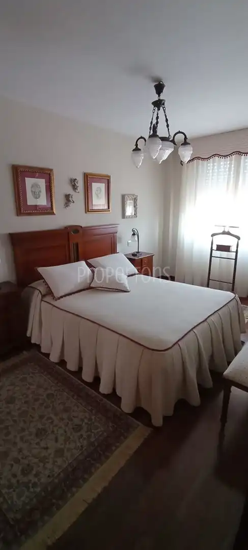 Bedroom of Houses for sale in Miranda de Ebro