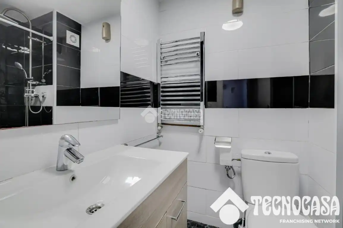 Baño de Piso en venta en Gavà con Aire acondicionado, Calefacción y Terraza