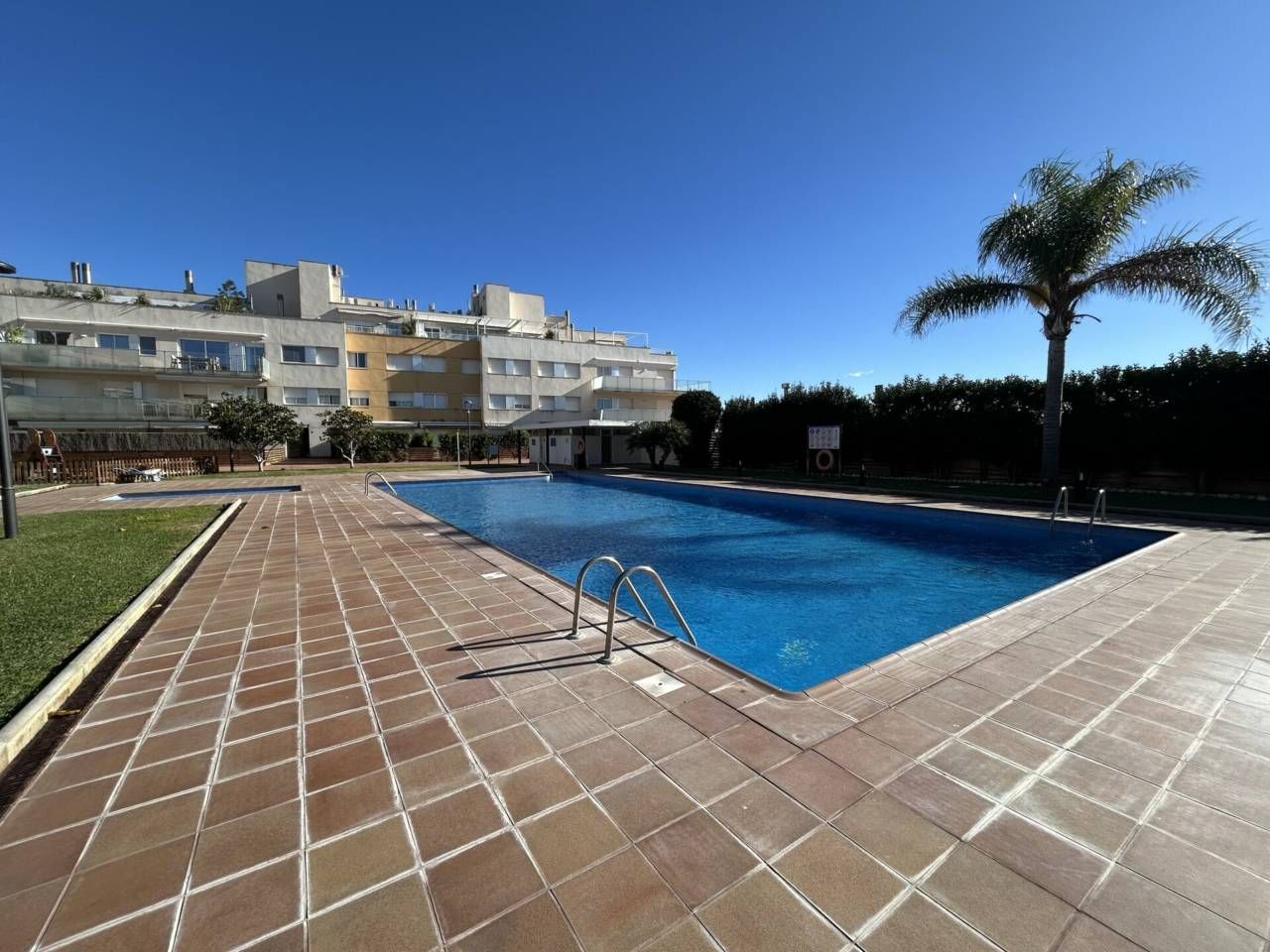 Swimming pool of Flat for sale in Cubelles  with Air Conditioner, Heating and Terrace
