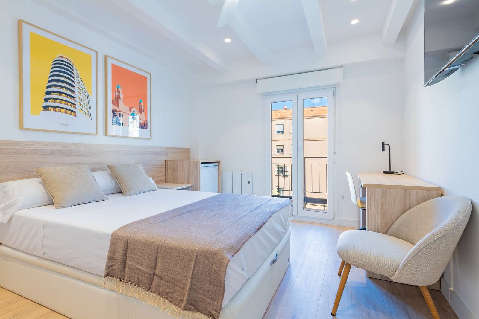 Bedroom of Flat to share in  Valencia Capital  with Air Conditioner and Terrace