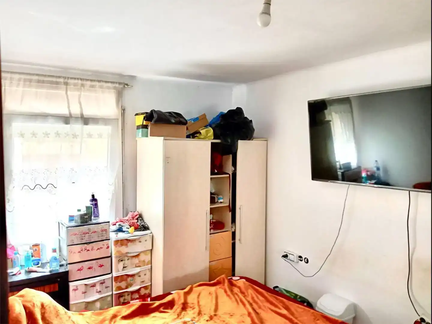 Dormitori de Pis en venda en Salt amb Aire condicionat, Parquet i Balcó