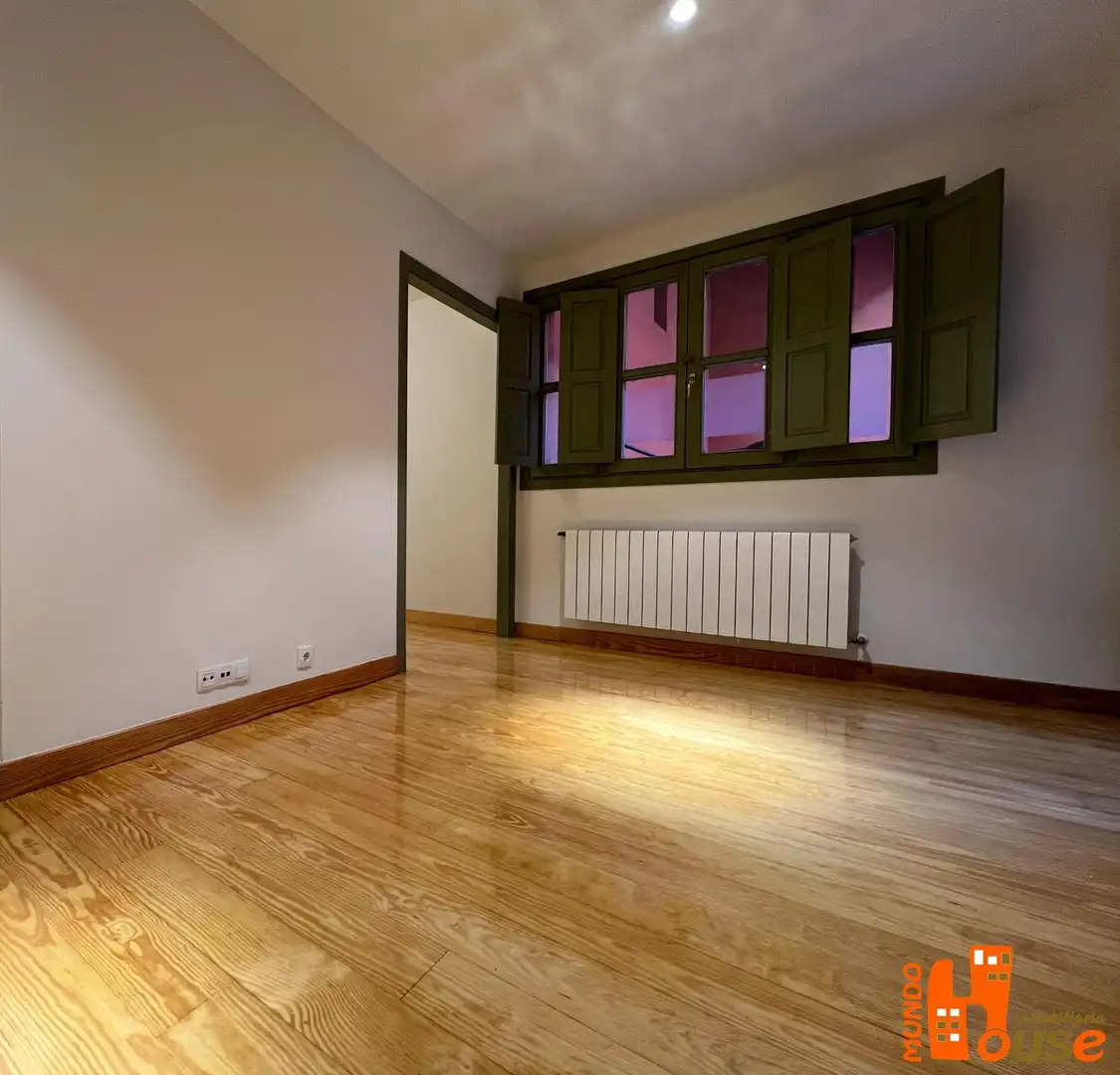 Habitación de Dúplex en venta en Real Sitio de San Ildefonso con Calefacción, Trastero y Balcón