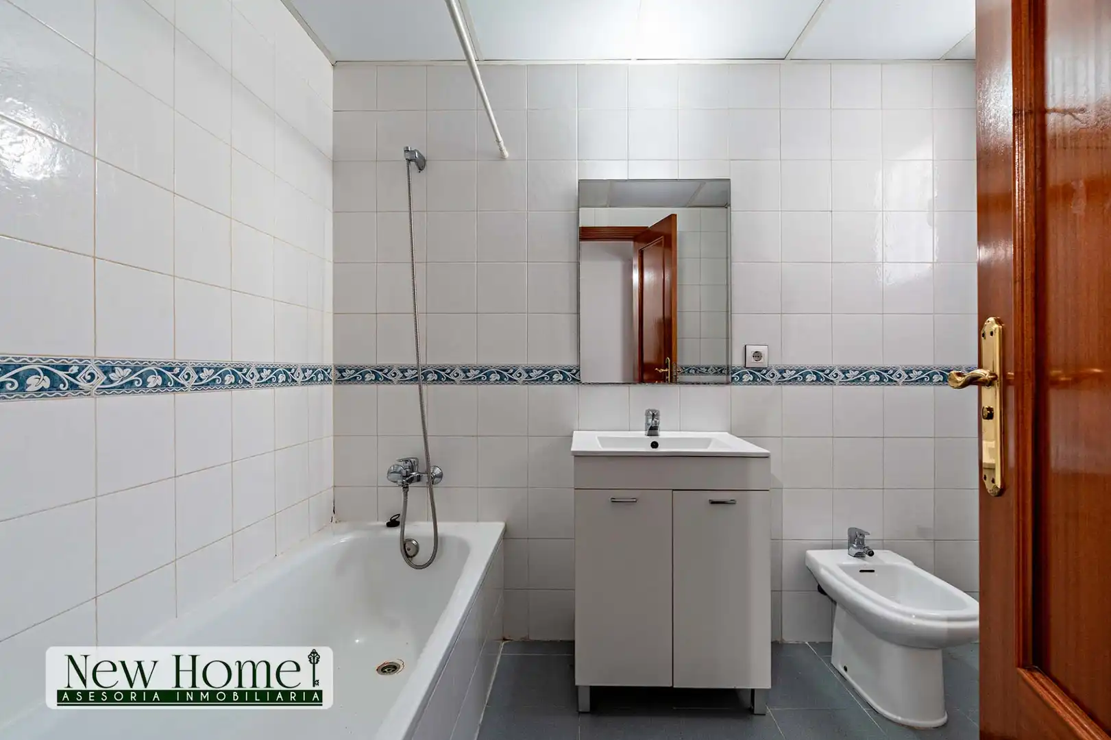 Badezimmer von Dachboden zum Verkauf in Roquetas de Mar mit Klimaanlage, Terrasse und Gemeinschaftspool