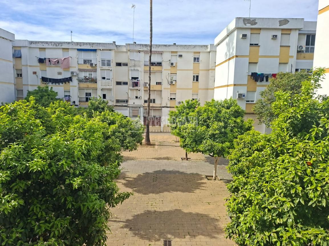 Vista exterior de Piso en venta en  Sevilla Capital
