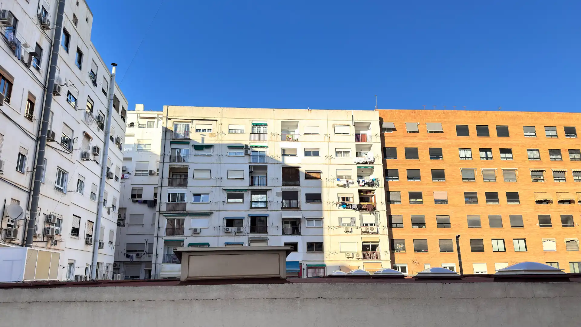 Exterior view of Apartments for sale in Valencia  with Air Conditioner, Heating and Parquet flooring