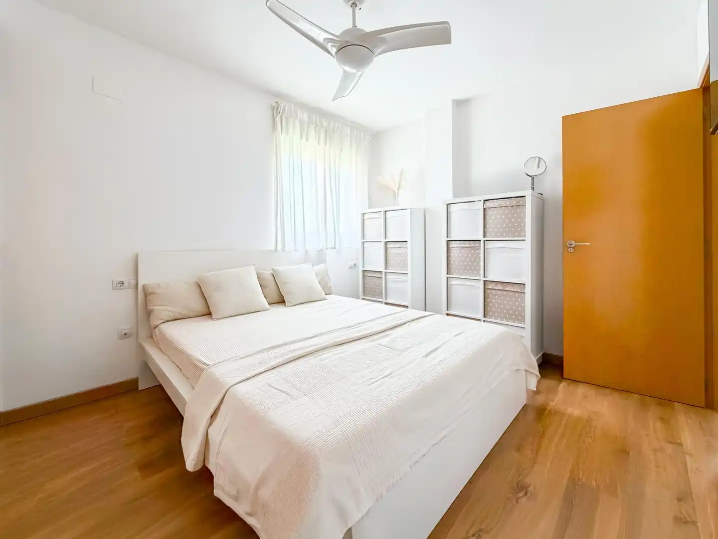 Schlafzimmer von Dachboden zum Verkauf in Museros mit Klimaanlage, Terrasse und Abstellraum
