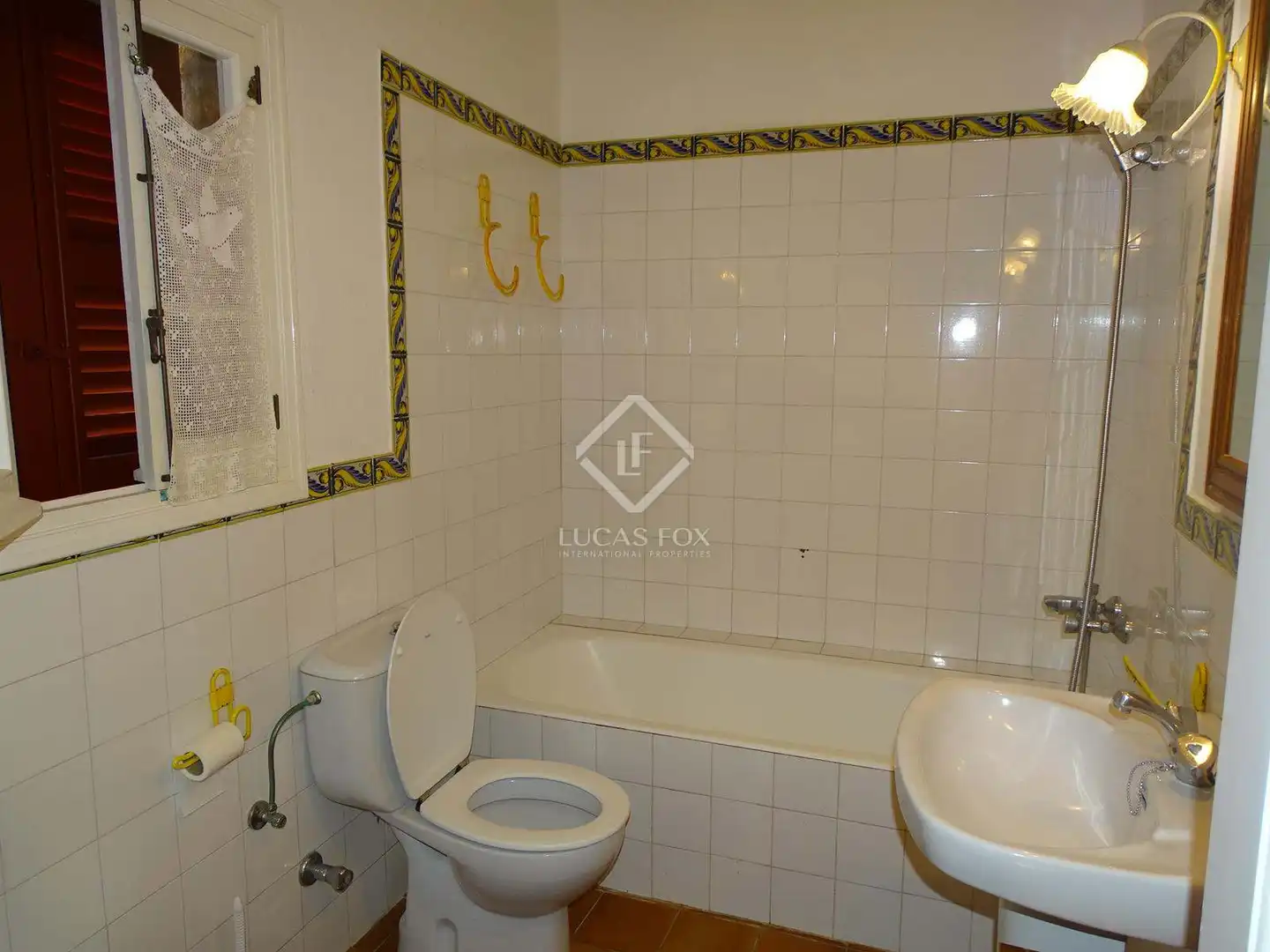 Country homes for sale in Cala Blanca