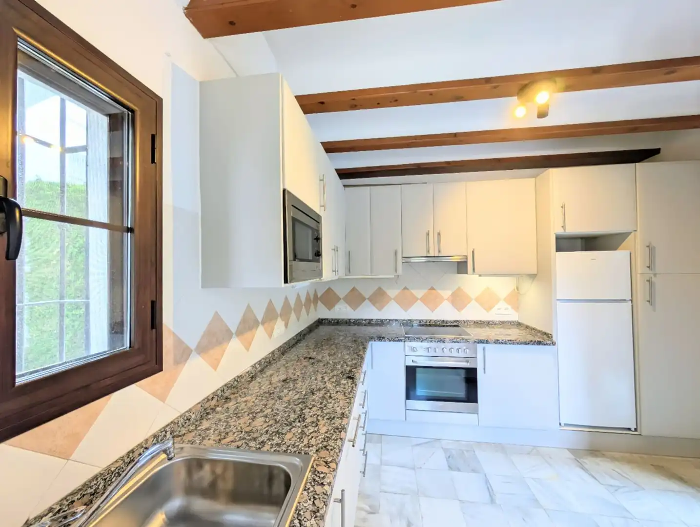 Cocina de Casa adosada en venta en Marbella con Aire acondicionado y Piscina comunitaria