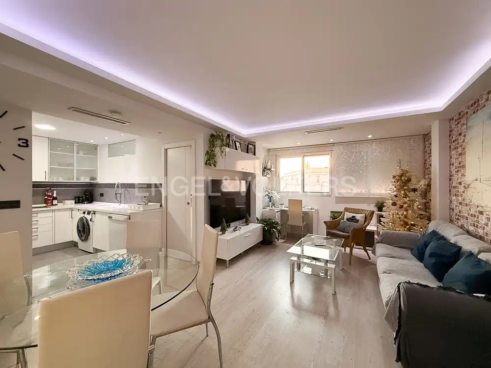 Living room of Flat for rent in Valencia  with Air Conditioner, Heating and Furnished
