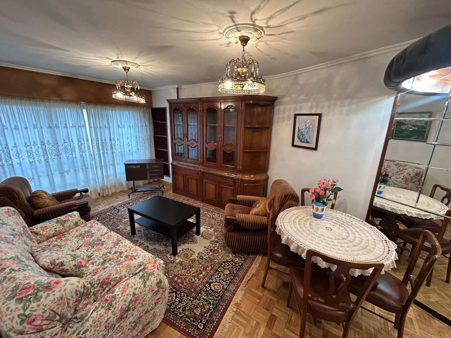 Sala de estar de Piso de alquiler en A Coruña Capital  con Parquet y Amueblado