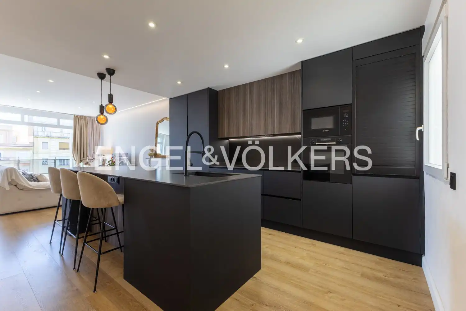 Kitchen of Flat for sale in Valencia  with Air Conditioner, Heating and Balcony