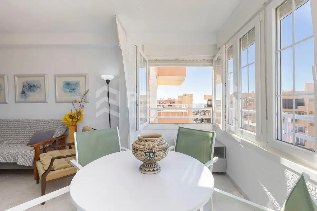 Terrasse von Dachboden zum Verkauf in Roquetas de Mar mit Klimaanlage, Privatgarten und Möbliert