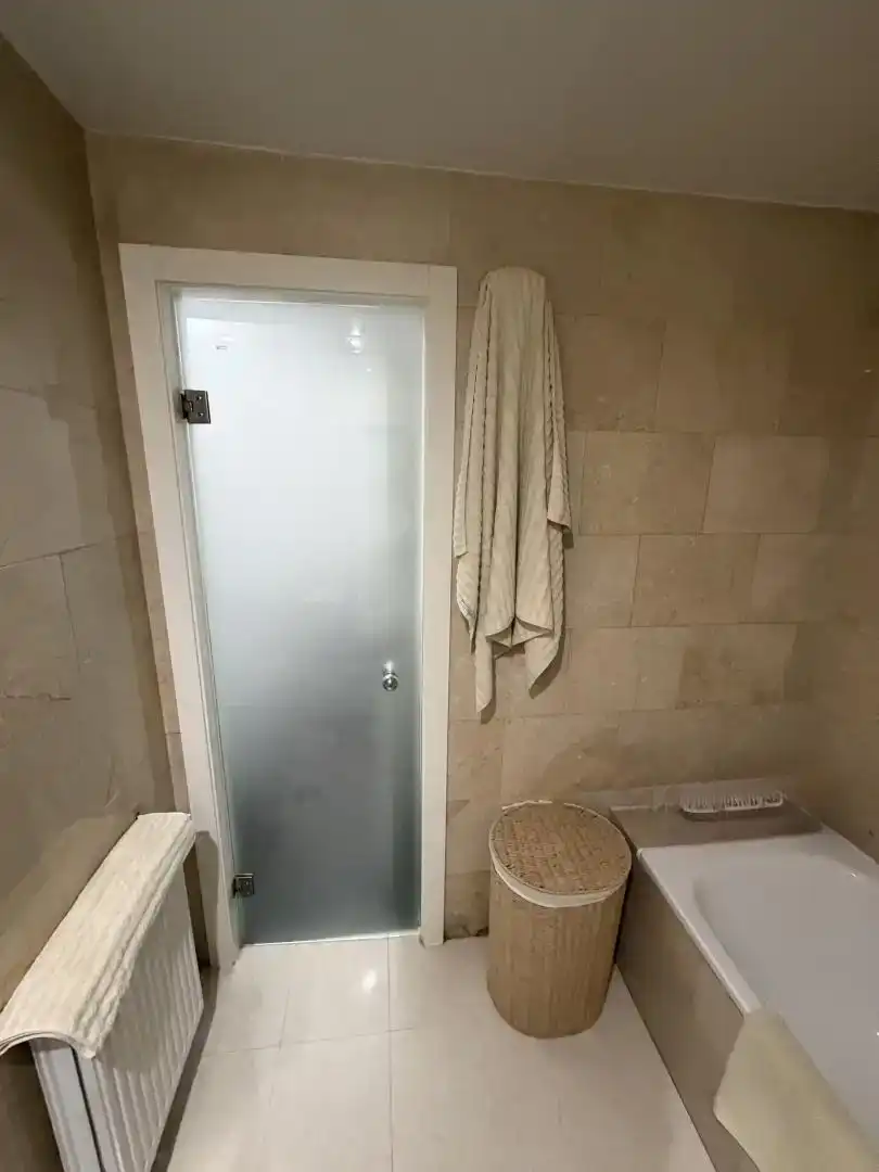 Bany de Pis en venda en  Madrid Capital amb Piscina