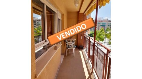 Precioso piso muy soleado con balcón, patio y garaje cerrado  Excelente ubicación