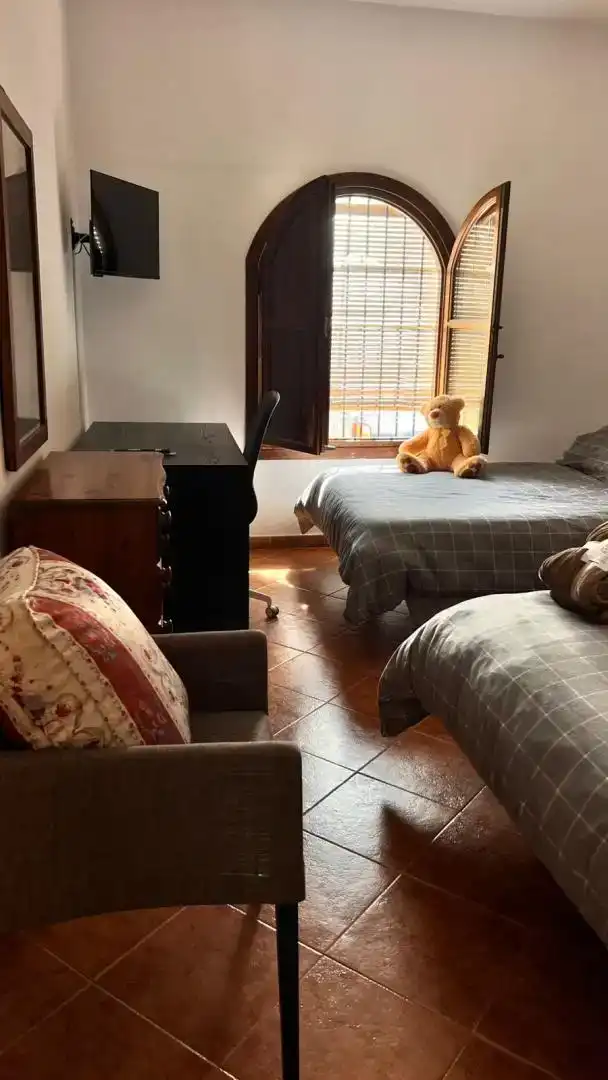 Schlafzimmer von Country house zur Miete in Alozaina mit Klimaanlage, Privatgarten und Abstellraum