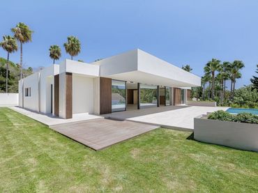 House with pool for sale in Sotogrande Alto