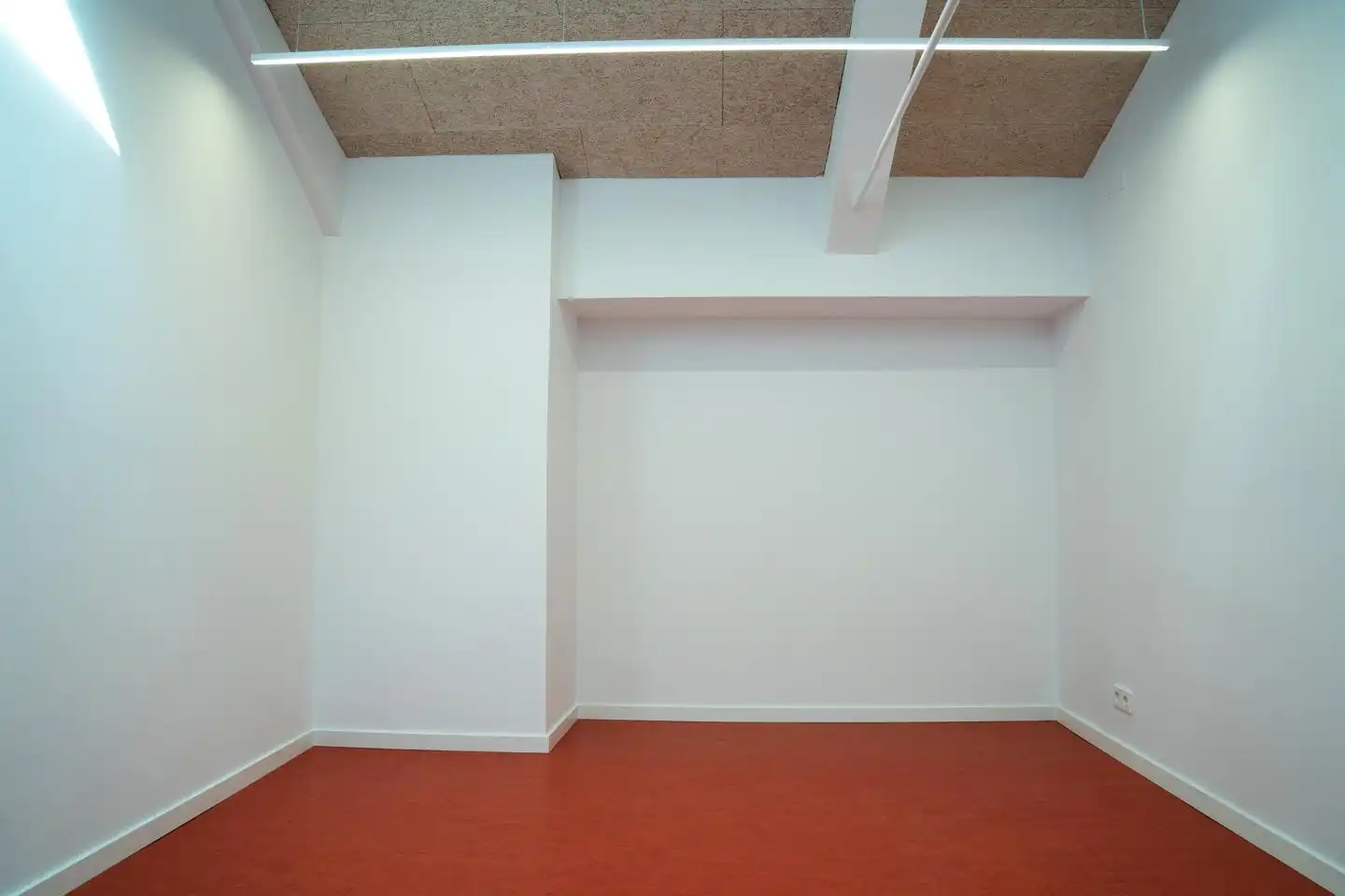 Office for rent in Larrabide, Milagrosa