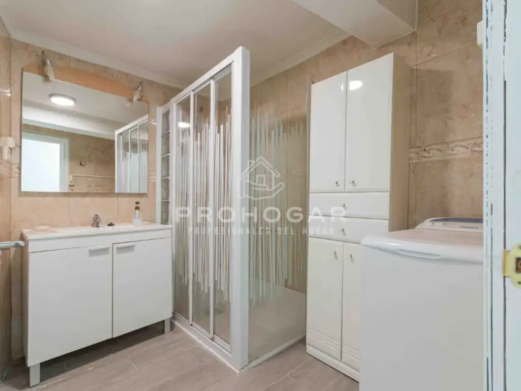 Baño de Casa adosada en venta en El Vellón con Horno, Lavadora y Microondas