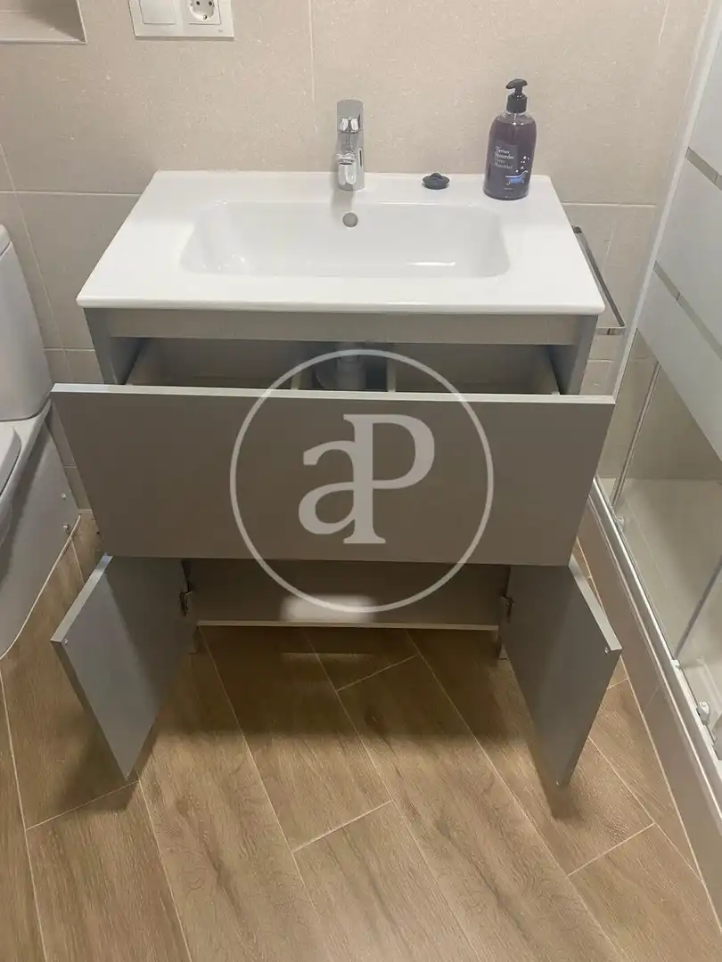 Baño de Piso de alquiler en Valencia con Aire acondicionado, Calefacción y Amueblado