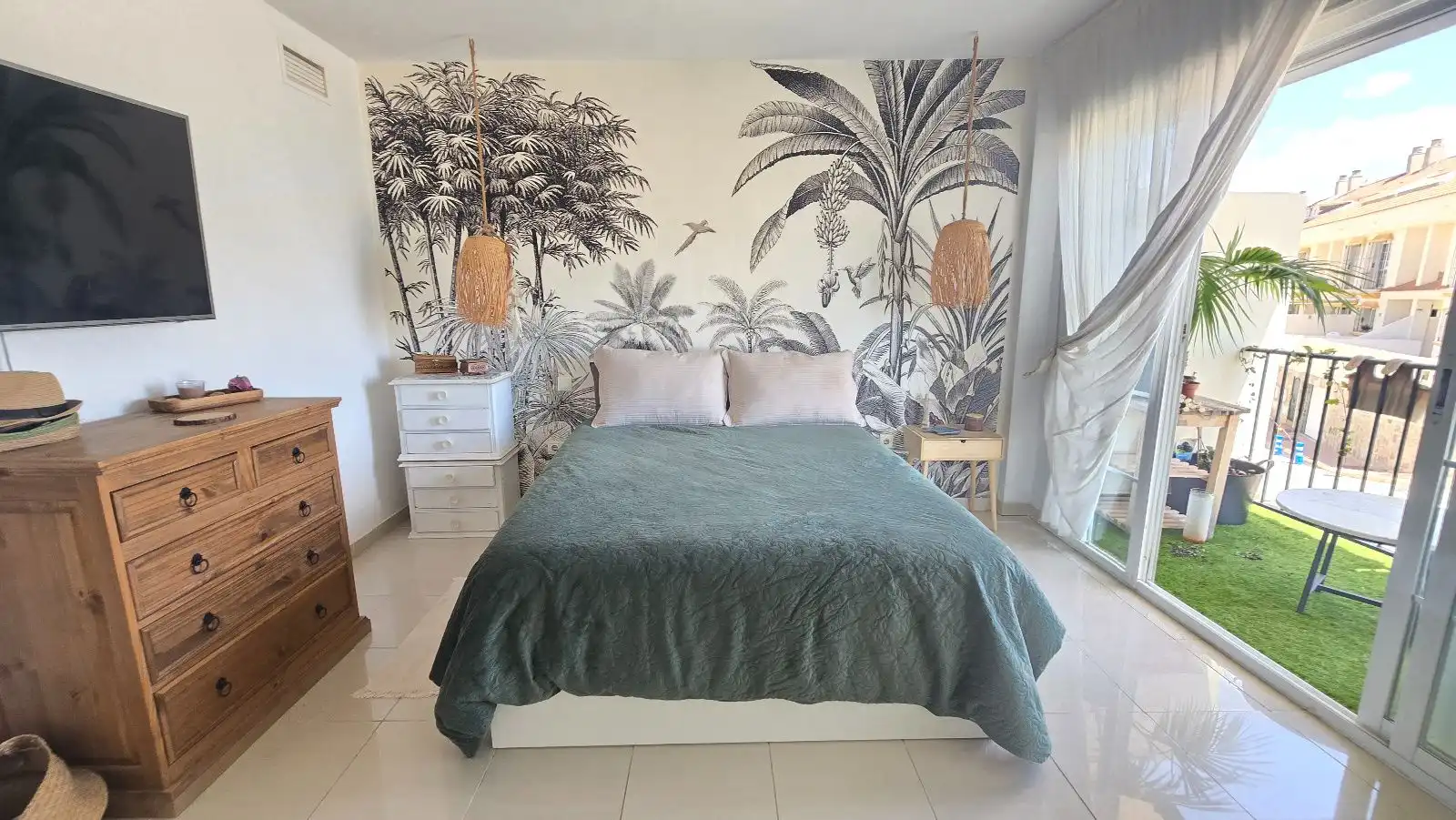 Dormitori de Casa adosada en venda en Benalmádena amb Piscina, Moblat i Piscina comunitària