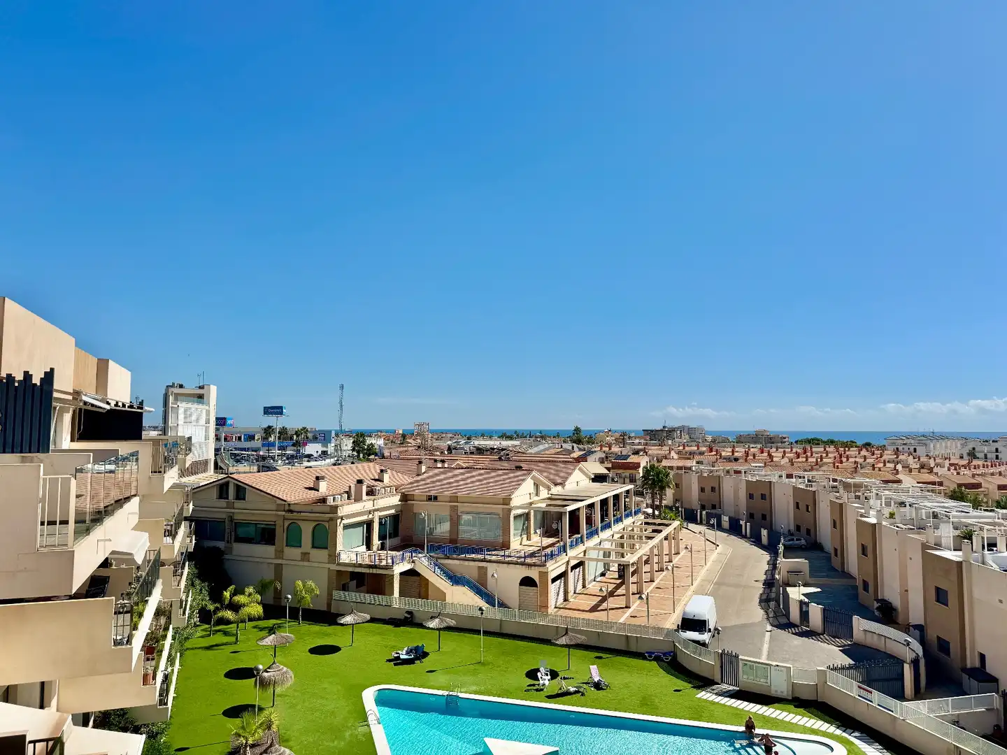 Vista exterior de Apartament en venda en Orihuela amb Jardí privat, Traster i Piscina