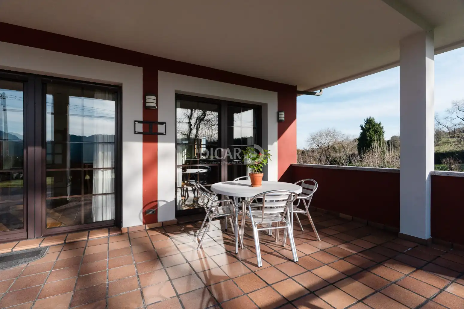 Terrassa de Casa o xalet en venda en Oviedo  amb Calefacció, Jardí privat i Parquet