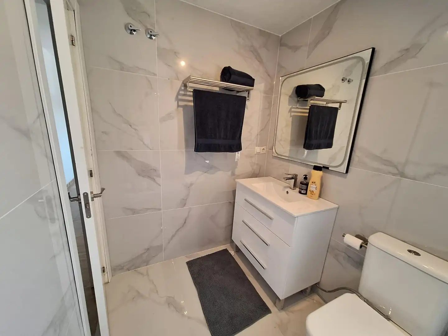 Baño de Casa adosada de alquiler en Fuengirola con Terraza, Trastero y Piscina comunitaria