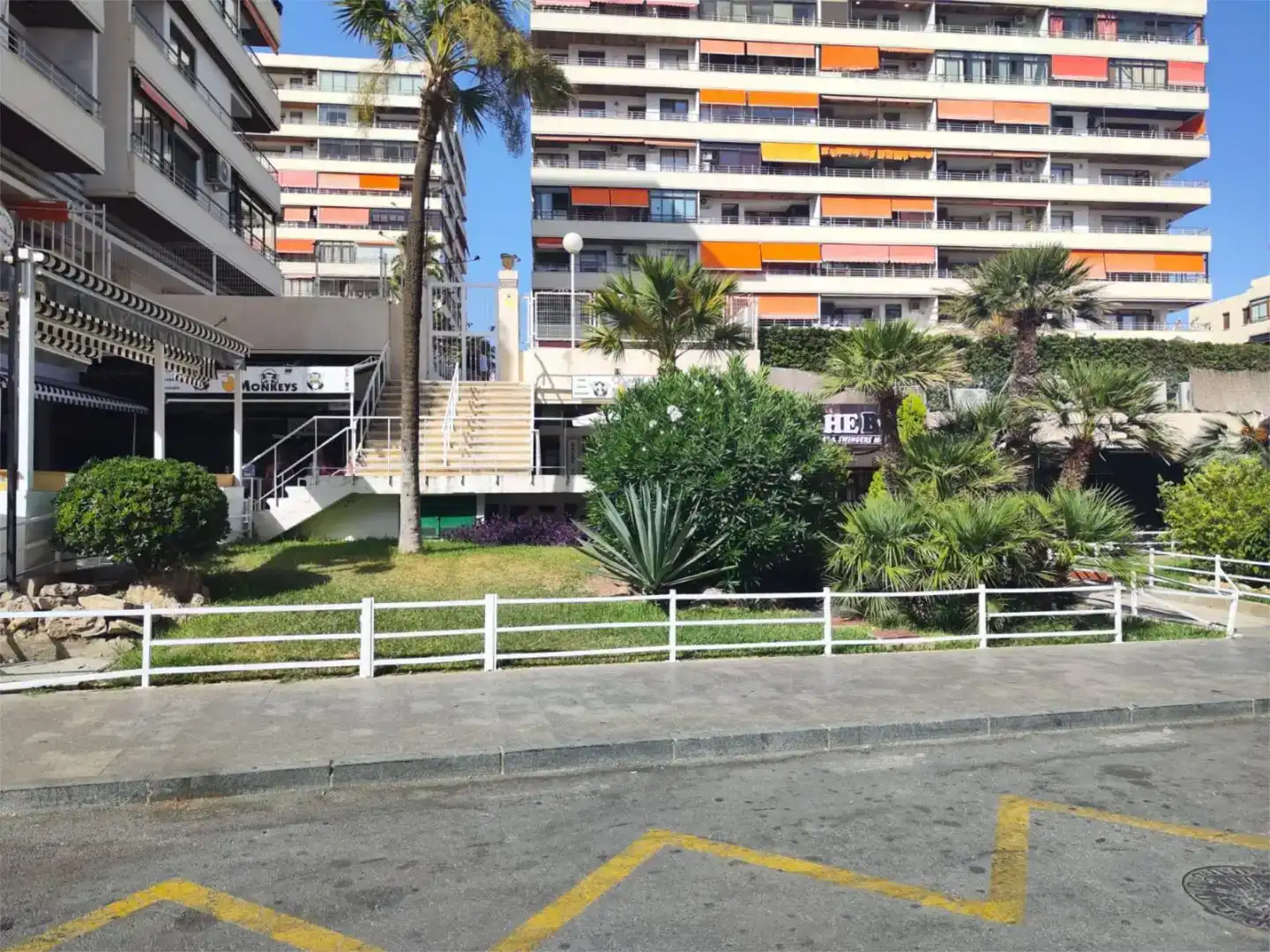Vista exterior de Apartament de lloguer en Torremolinos amb Aire condicionat i Piscina