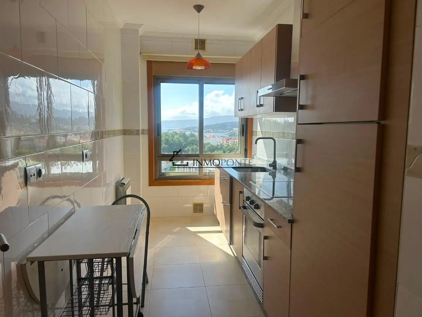 Cuina de Apartament en venda en Pontevedra Capital  amb Calefacció i Traster