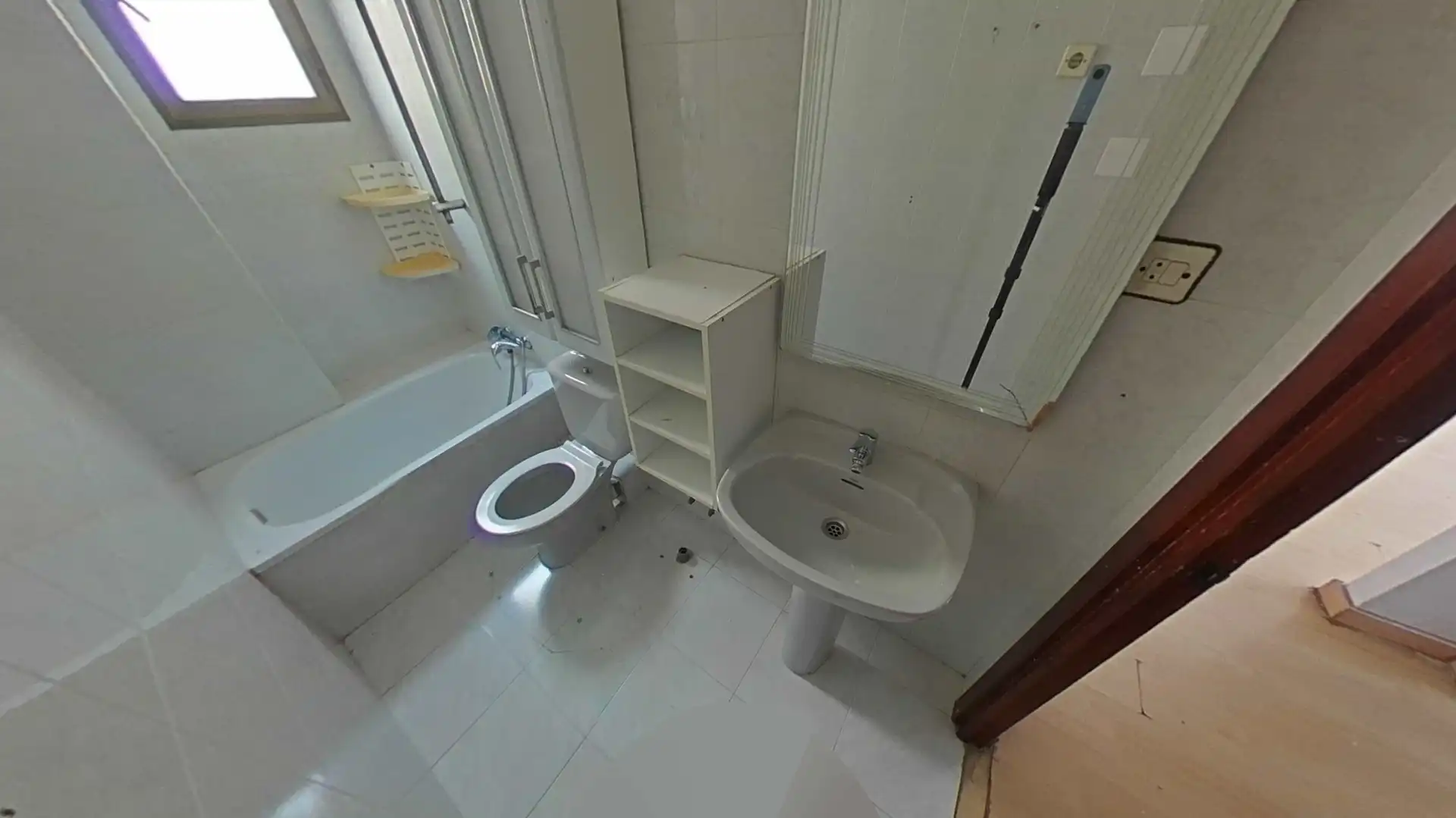 Bany de Apartament en venda en Almería