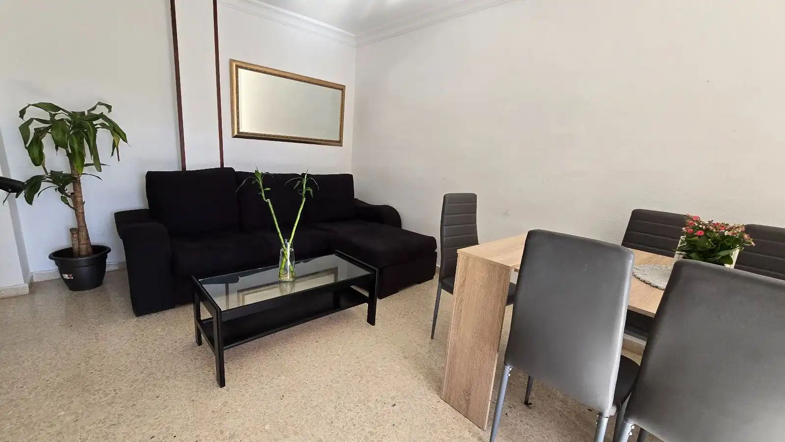 Sala de estar de Piso en venta en Benalmádena con Aire acondicionado, Terraza y Amueblado