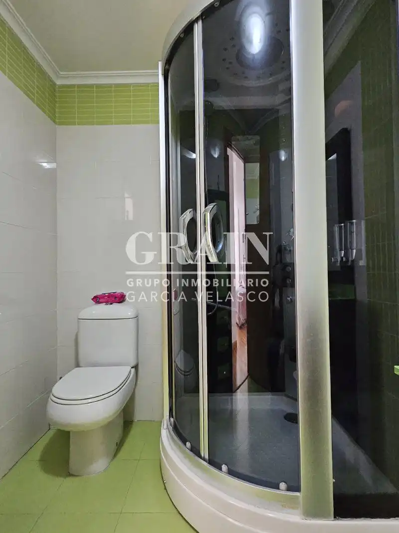 Bathroom of Flat for sale in Albacete  with Air Conditioner, Heating and Storage room