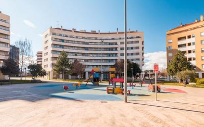 Vista exterior de Pis en venda en  Logroño amb Terrassa