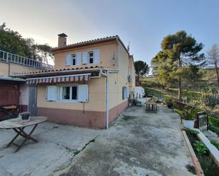 Vista exterior de Casa o xalet en venda en Castellví de Rosanes amb Aire condicionat, Calefacció i Jardí privat