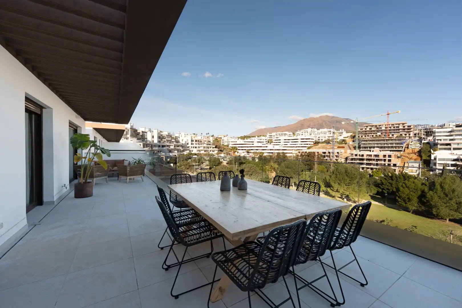 Terrasse von Dachboden zum Verkauf in Estepona mit Klimaanlage, Terrasse und Abstellraum