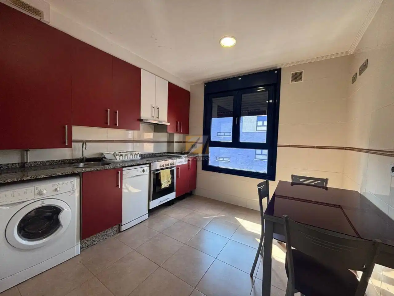 Küche von Wohnung zum Verkauf in Gijón  mit Heizung, Abstellraum und Möbliert