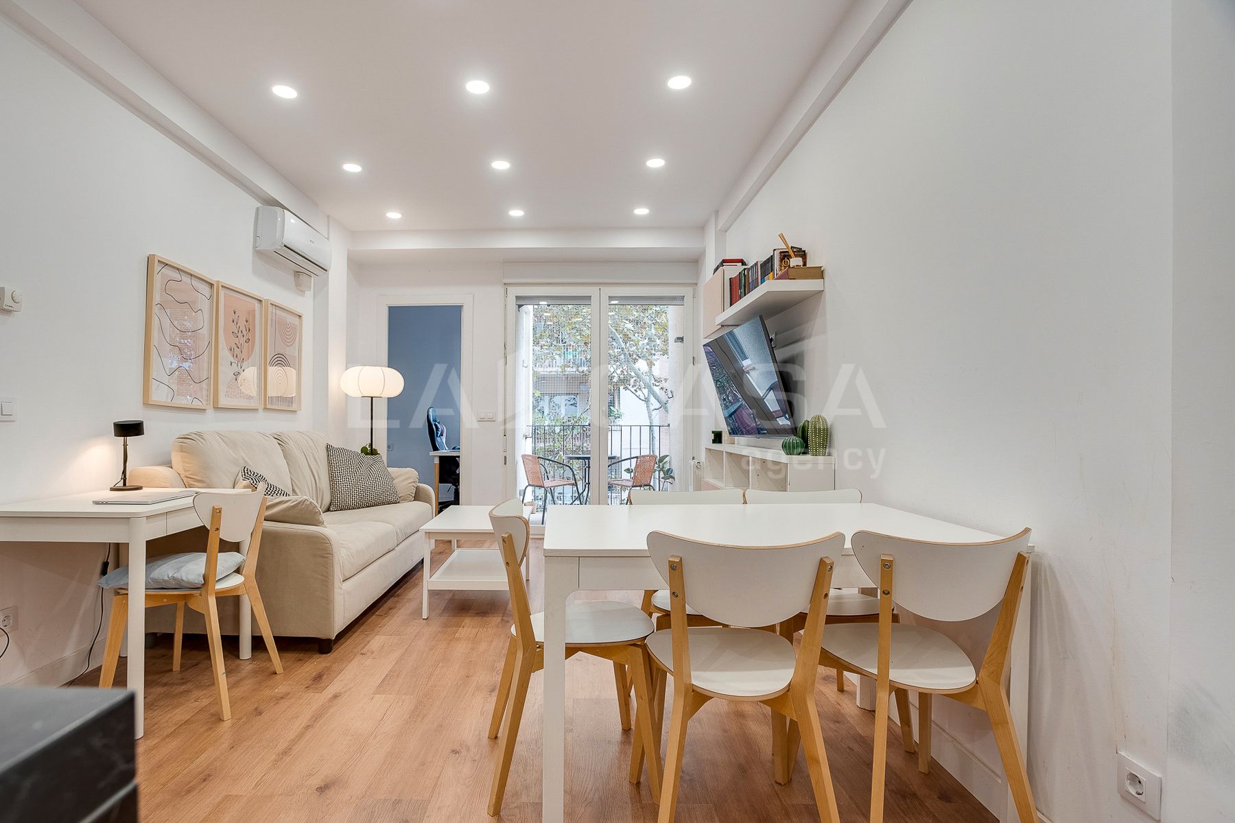 Exterior view of Flat for sale in  Barcelona Capital  with Heating and Balcony